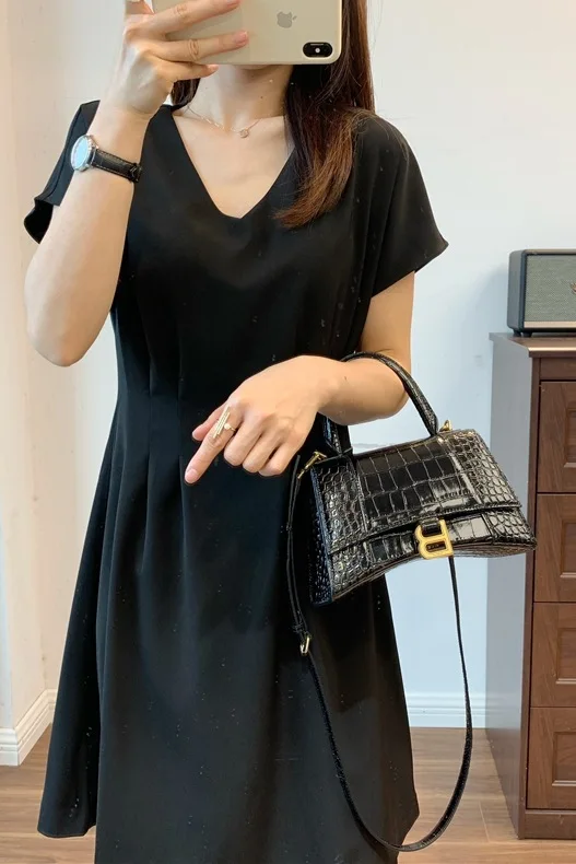 

Elegant and slim dress Xia 042502