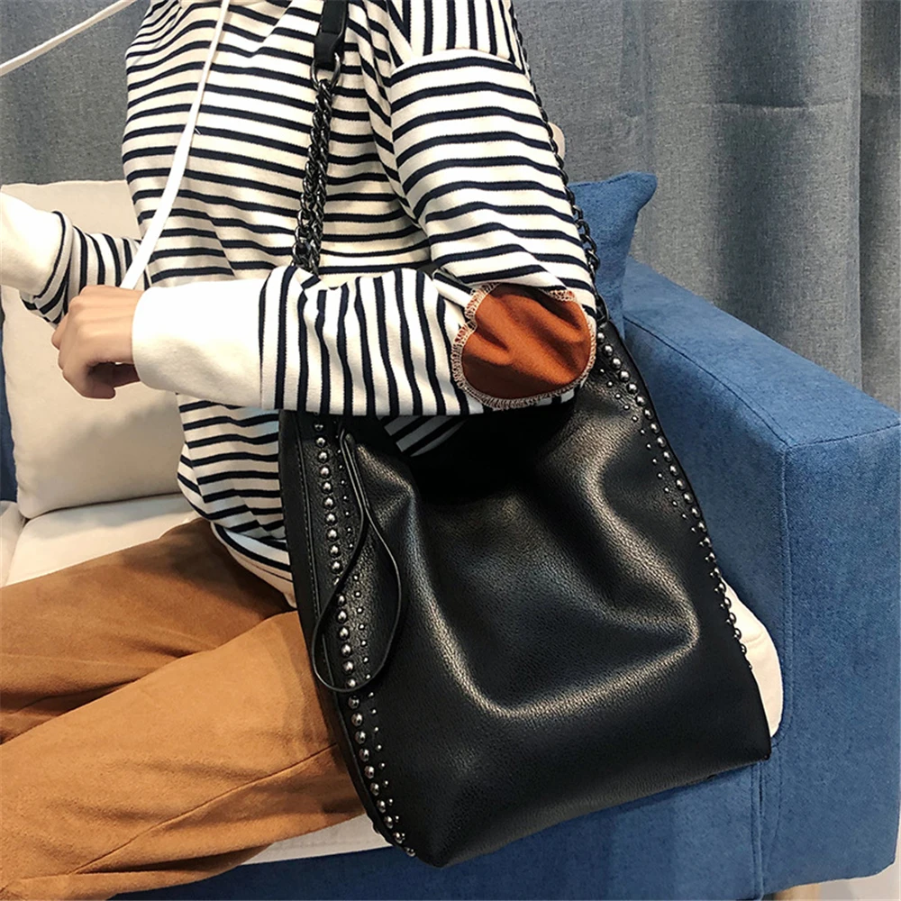 

Women's Bags 2020 Large Capacity PU Female Casual Tote Rivet Women Luxury Shoulder Handbag Fashion New Chains Lady Bolsos Mujer