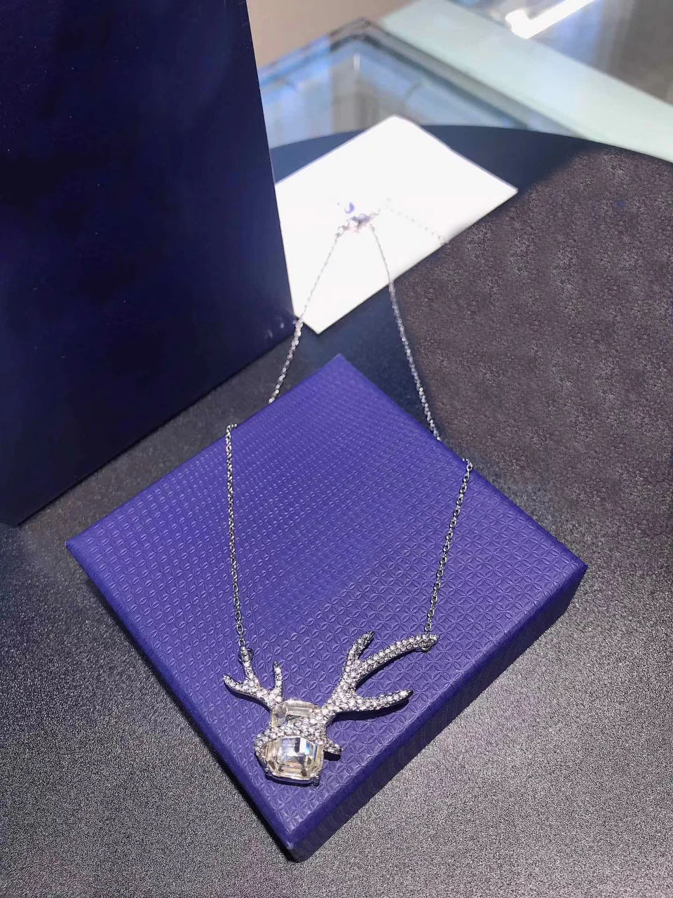 

High Quality SWA Antler Is A Tribute To Arctic Wildlife, Ladies Necklace fashion jewelry