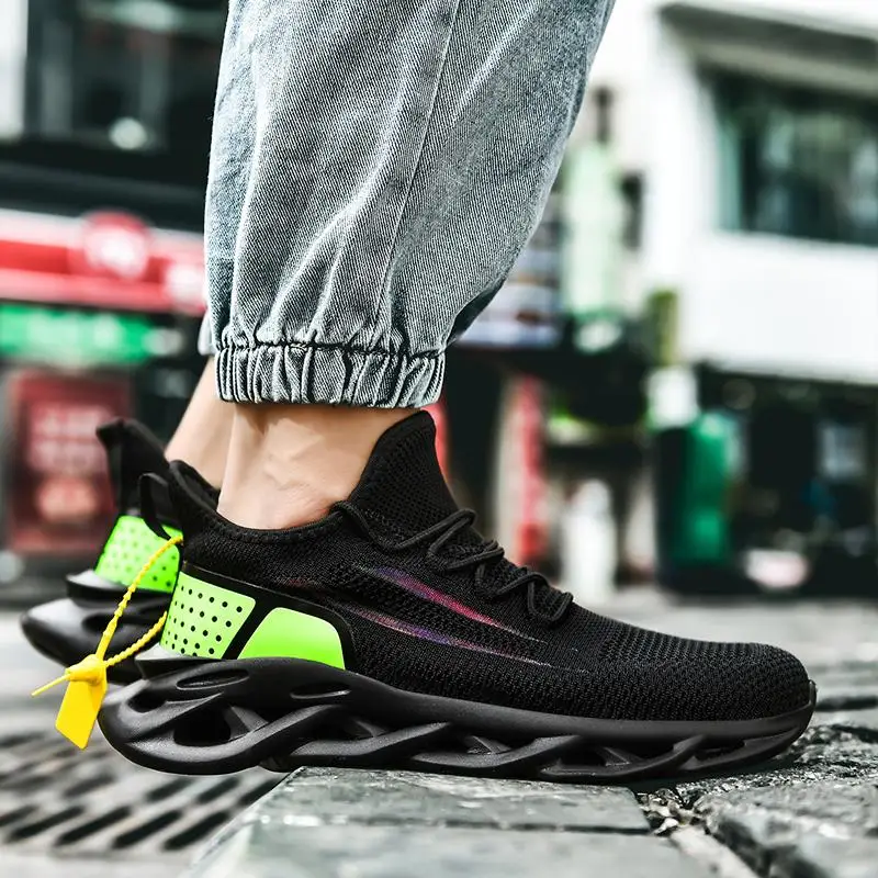 

Ultralight Fashion Twist Sole Running Shoes Flying Woven Breathable Men's Shoes Personality Wild Comfortable Casual Sports Shoes