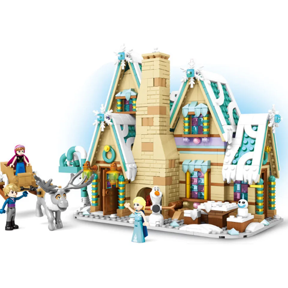 Новый набор строительных блоков замка Аренделль с героями города, принцессами, королевой Анной и Эльзой.