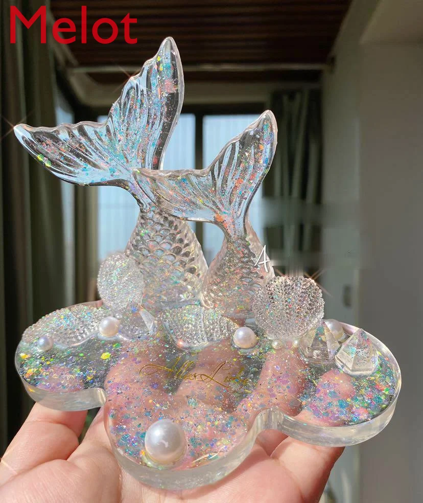 

Fashion Luxury Epoxy Double Fish Tail Shell Pearl Sequined Mobile Phone Bracket Decoration Epoxy Finished Decoration