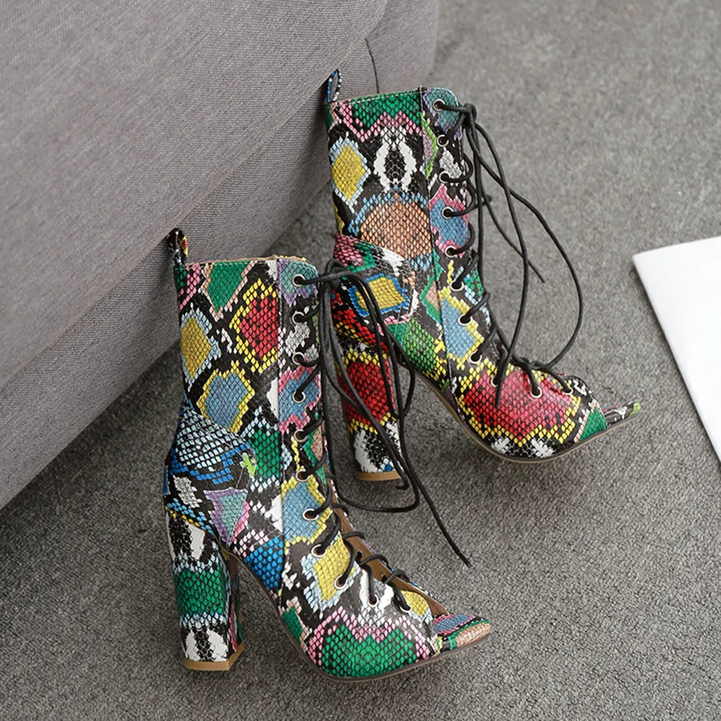 Женская обувь на шнуровке разноцветная Дамская змеиная кожа босоножки высоком