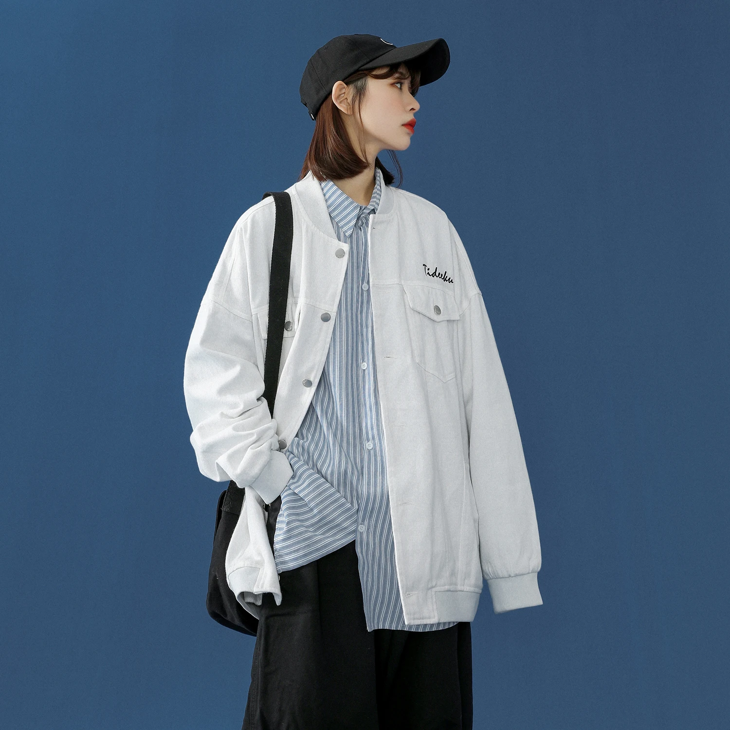 Женская джинсовая куртка оверсайз Повседневная Свободная синяя с отложным