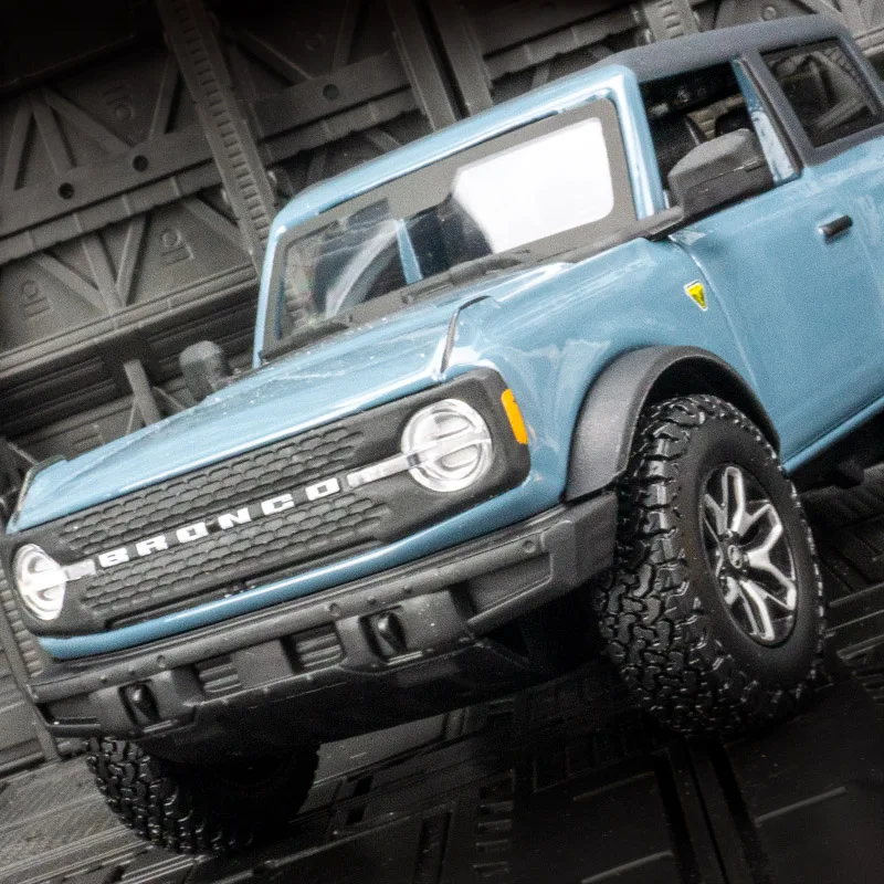 Модель автомобиля Ford 1/24 Bronco Badlands jeep модель из сплава игрушки для детей