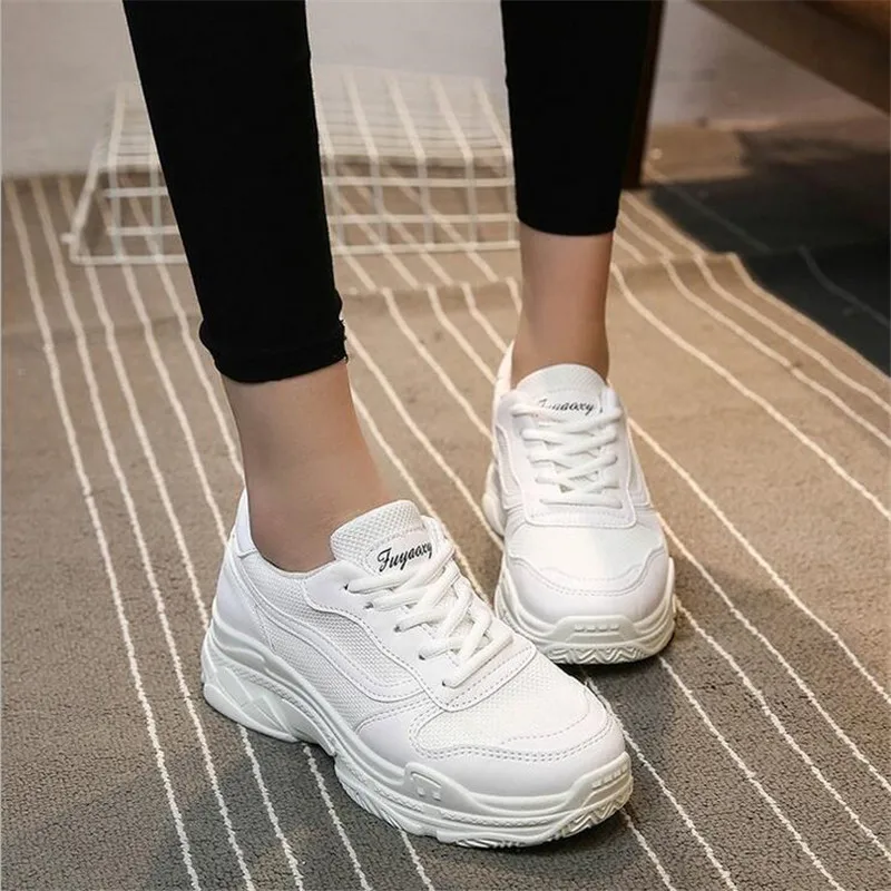 Женские кроссовки на платформе белые черные или розовые повседневные обувь для