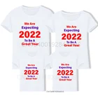 Мы с нетерпением ждем 2022 года в прекрасном году. Семейная одежда. Мать, отец, ребенок. Футболка, топ для новогодней одежды