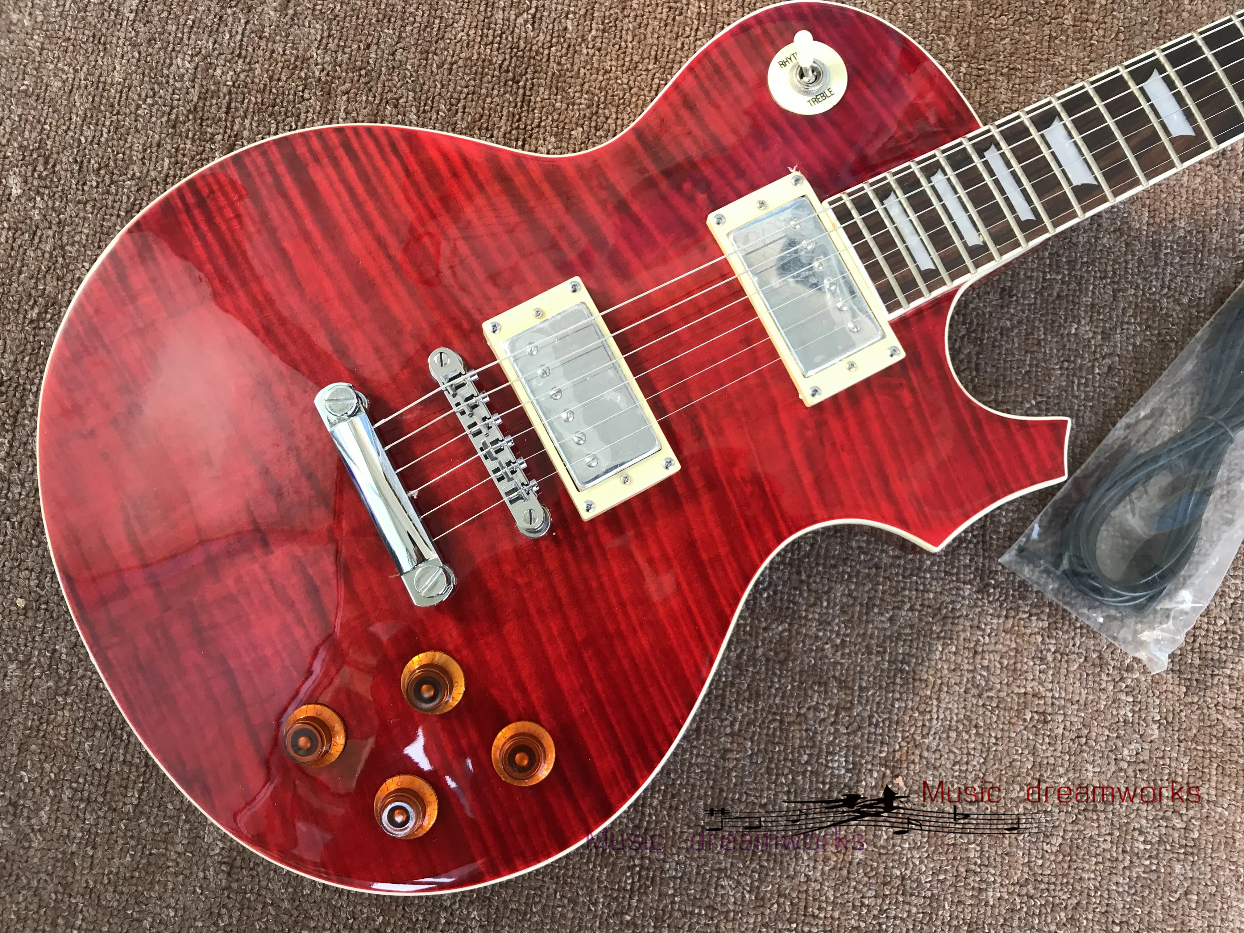 China OEM Sun eye RED color flamed maple electric guitar High quality wood Accept customized Free shipping | Спорт и развлечения