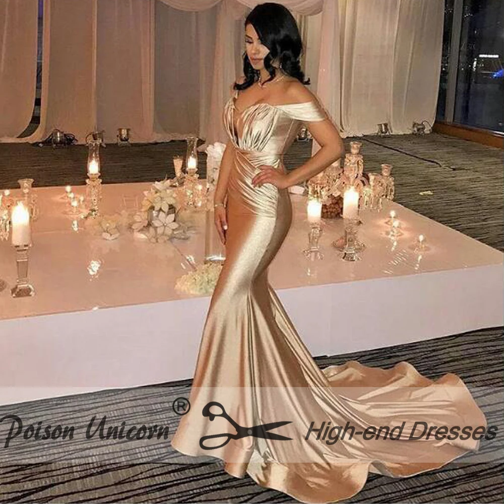 Женское атласное платье Русалка элегантное цвета шампань с открытыми плечами и
