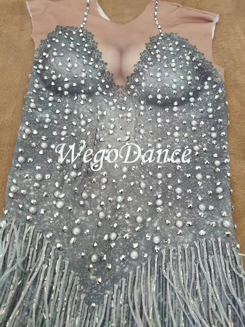 Новинка длинное облегающее платье с бахромой телесного цвета стразы кисточками