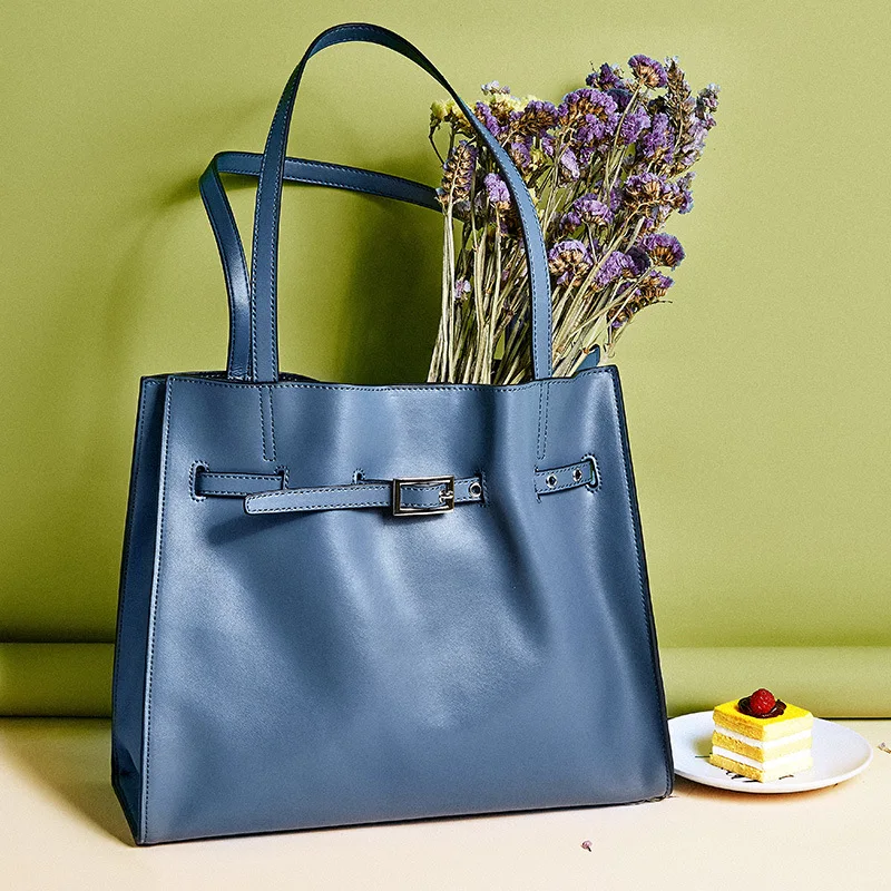 Модные вместительные сумки для женщин от известных дизайнеров из натуральной