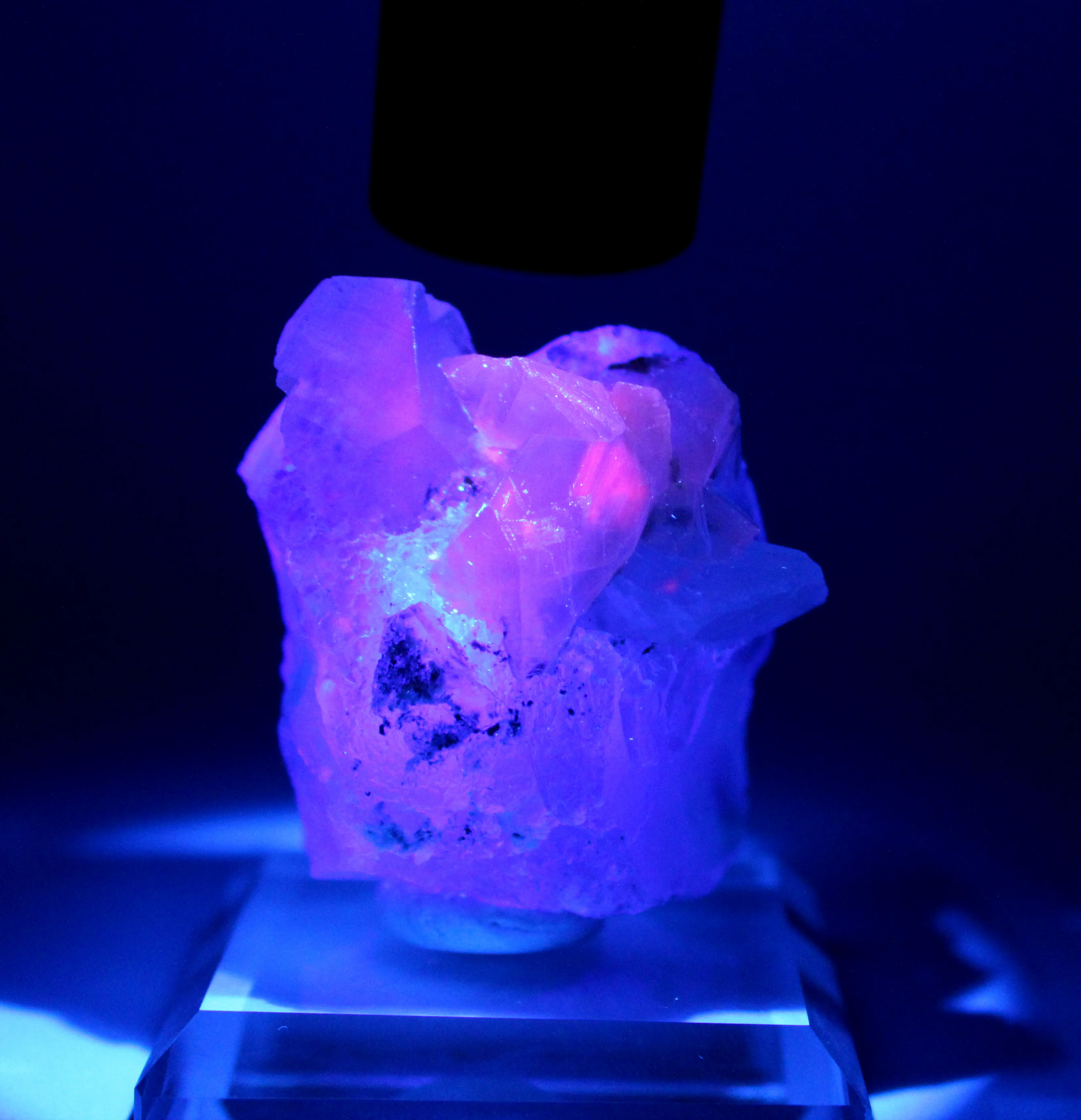 

90g Natural Yaogangxian Transparent Green fluorite and fluorescent calcite symbiosis mineral specimen