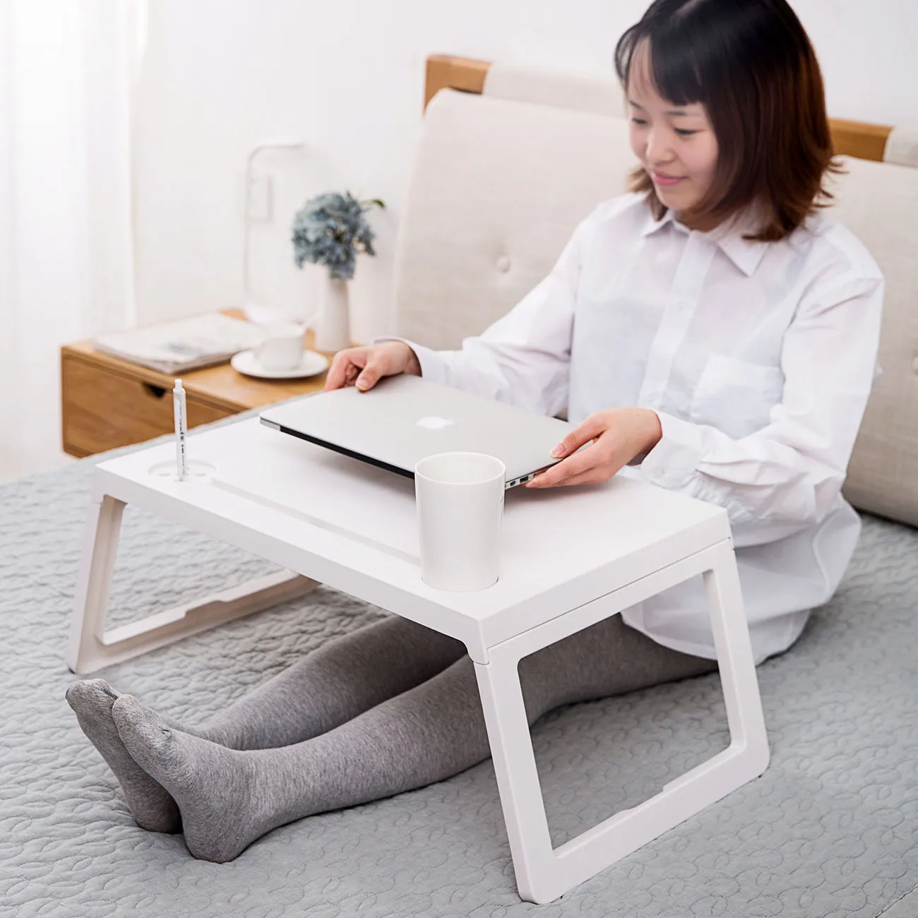 

Foldable Portable Laptop Table Stand Rack Computer Reading Desk Lazy Bed Small Table Anti-Skid Table Office Furniture Space Save