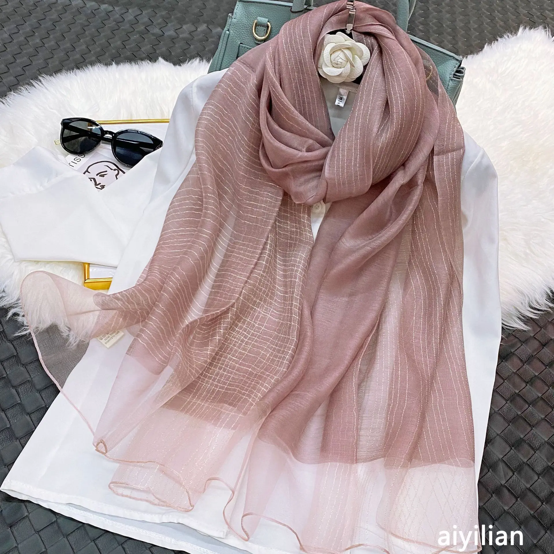 Женский шёлковый шарф из мягкой пашмины с золотой линией