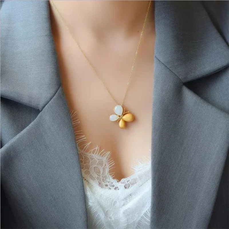 

New Fashion 925 Sterling Silver Necklace Women Clavicle Accessories Trendy Crystal Butterfly Pendant Necklace Female Gold Chain