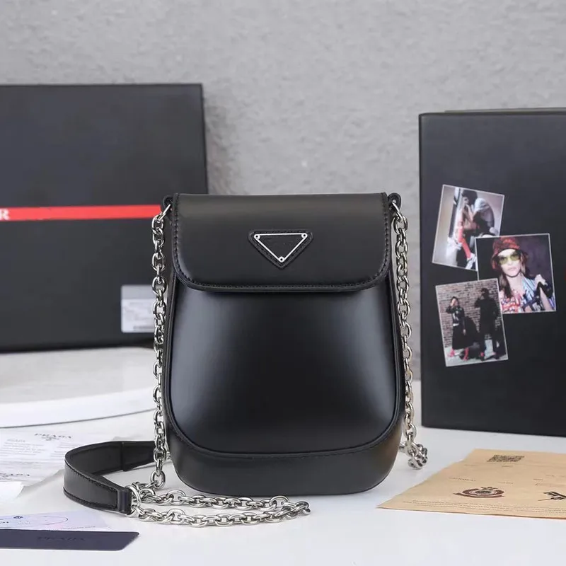 

The new mini leather mobile phone bag high-end luxury design patent leather bucket bag ladies fashion shoulder bag