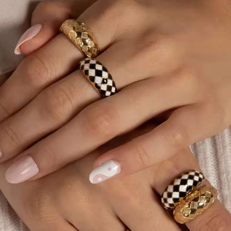 

High End PVD Gold Finish Chunky Black & White Plaid Gradient Stainless Steel Rings Drop Shipping