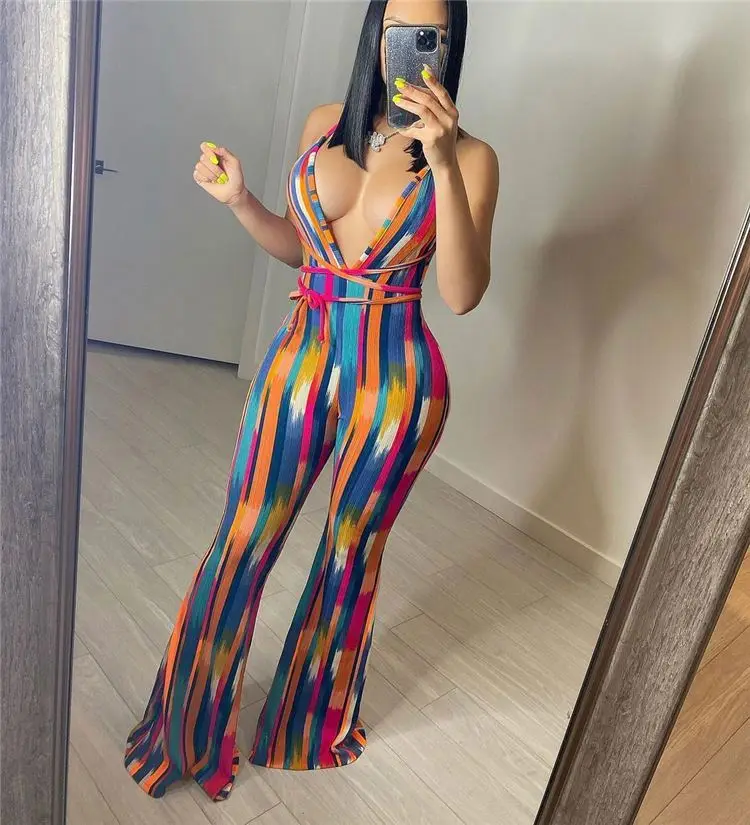 

Женский слитный комбинезон с глубоким V-образным вырезом