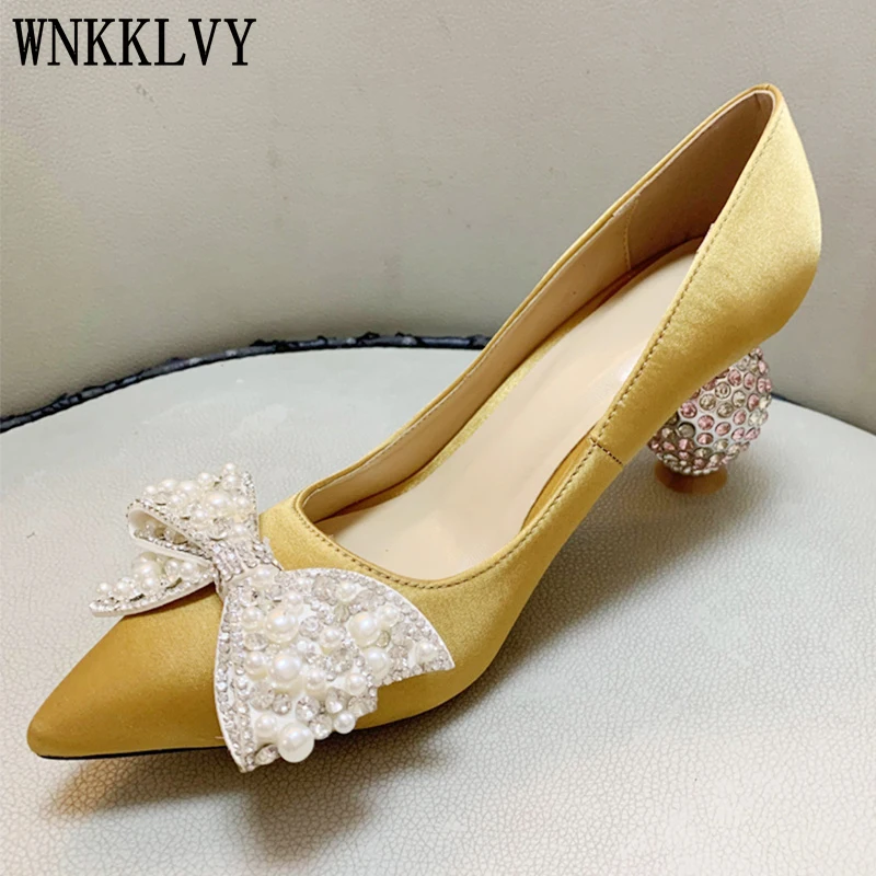 

Bow-Knot Rhinestone Chunky High Heel Shoes Women autumn Pointed Toe Crystal Decor Pumps Silk satin Sexy Party Bride Shoes 2021