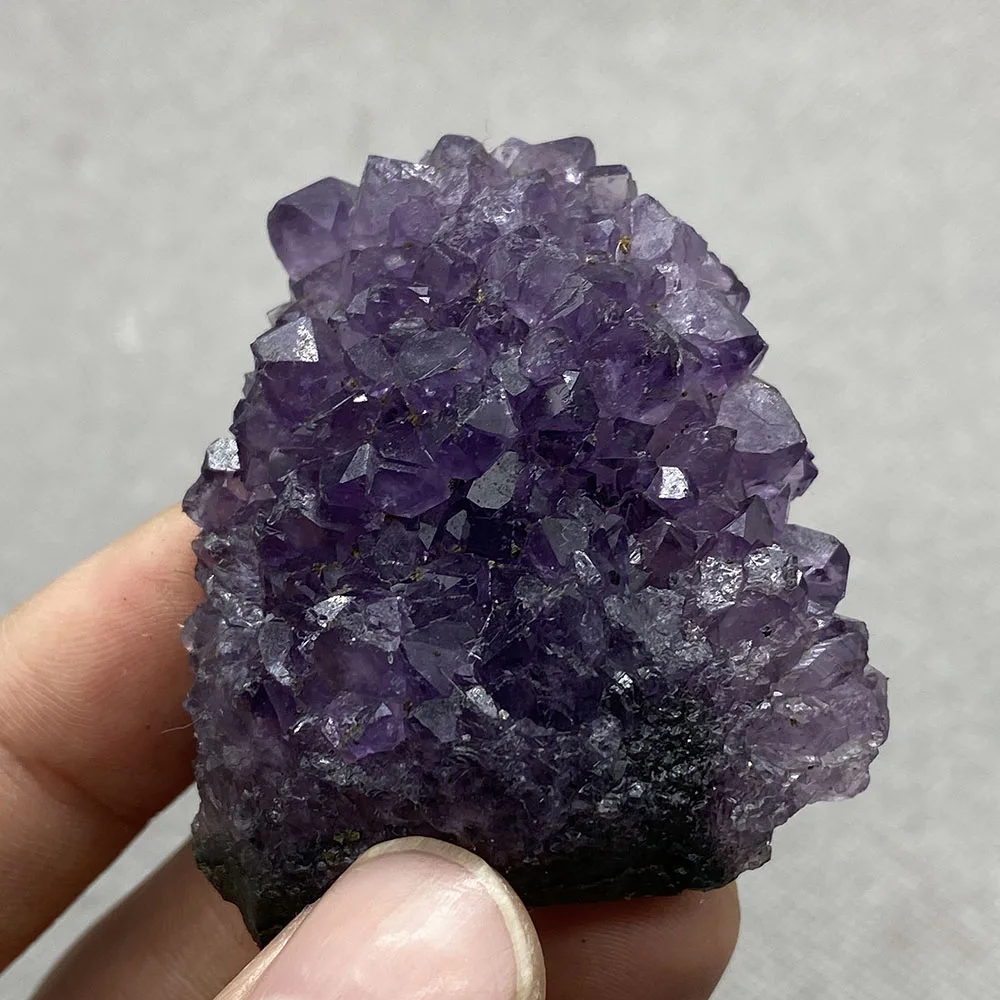 

The color of the natural Brazilian amethyst rough is very good in purple. 29#