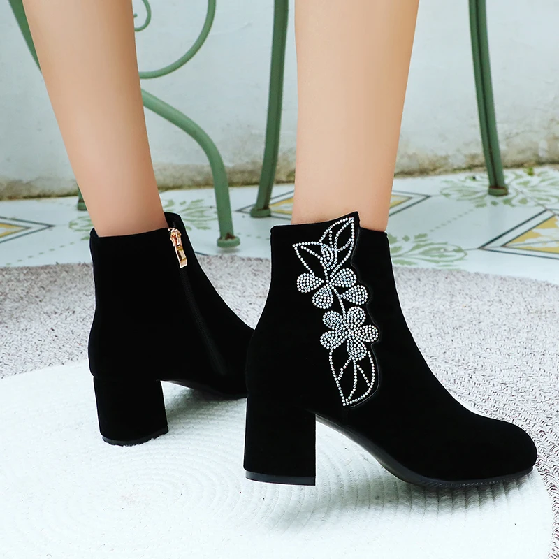 

ENMAYER Round Toe Square Heel Flock Red Boots Ankle Nubuck Zip Solid Women Boots Flower PU Fleeces High Heel Boots Winter Boots