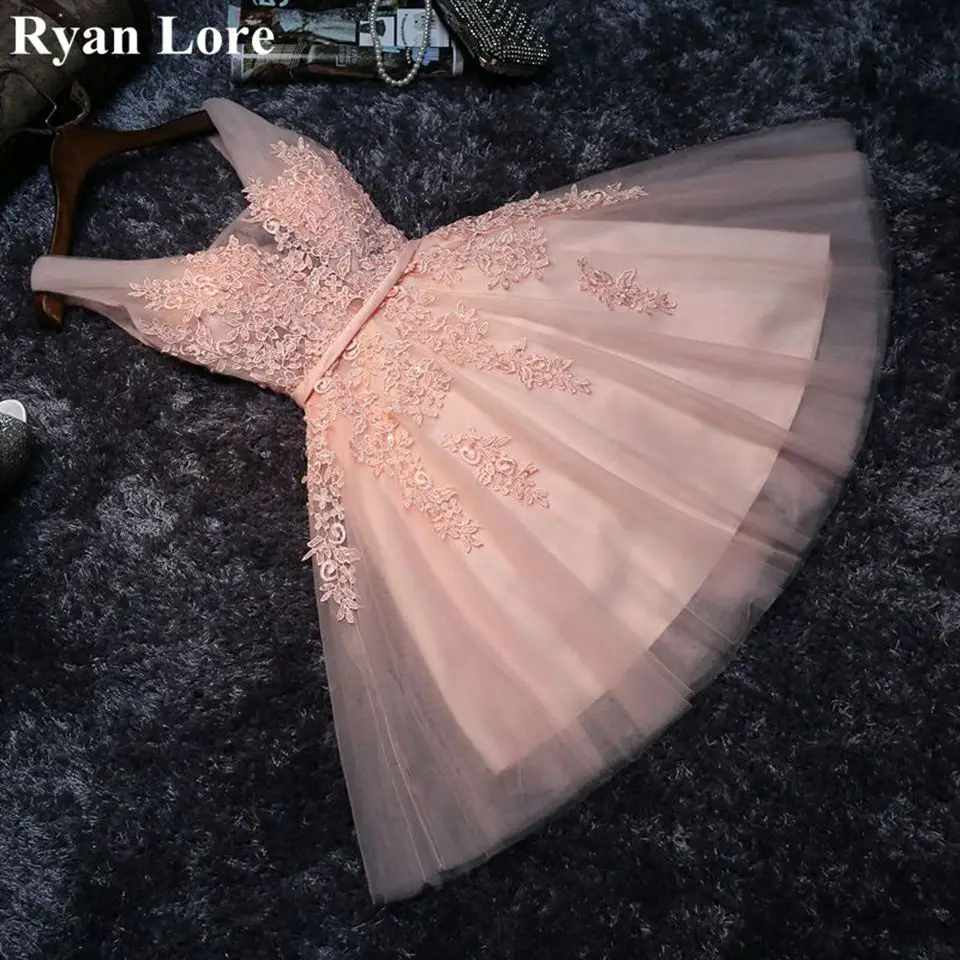 

2020 серые вечерние коктейльные платья, короткие платья для выпускного вечера, кружевные платья с аппликацией для встречи выпускников, женские платья для торжества, выпускного вечера