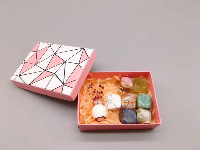 Натуральные кубики кварцевого хрусталя с 7 чакрами украшенные камнями