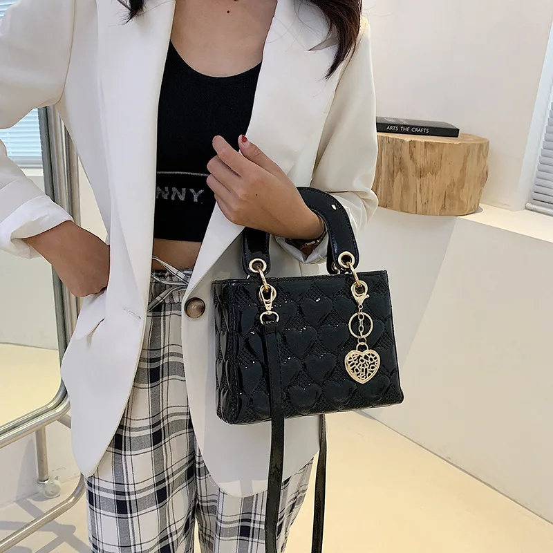 

Women's HandbagsFemale 2021 new tide with the same paragraph of the bag crossbody bag glossy fashion Daffy bag