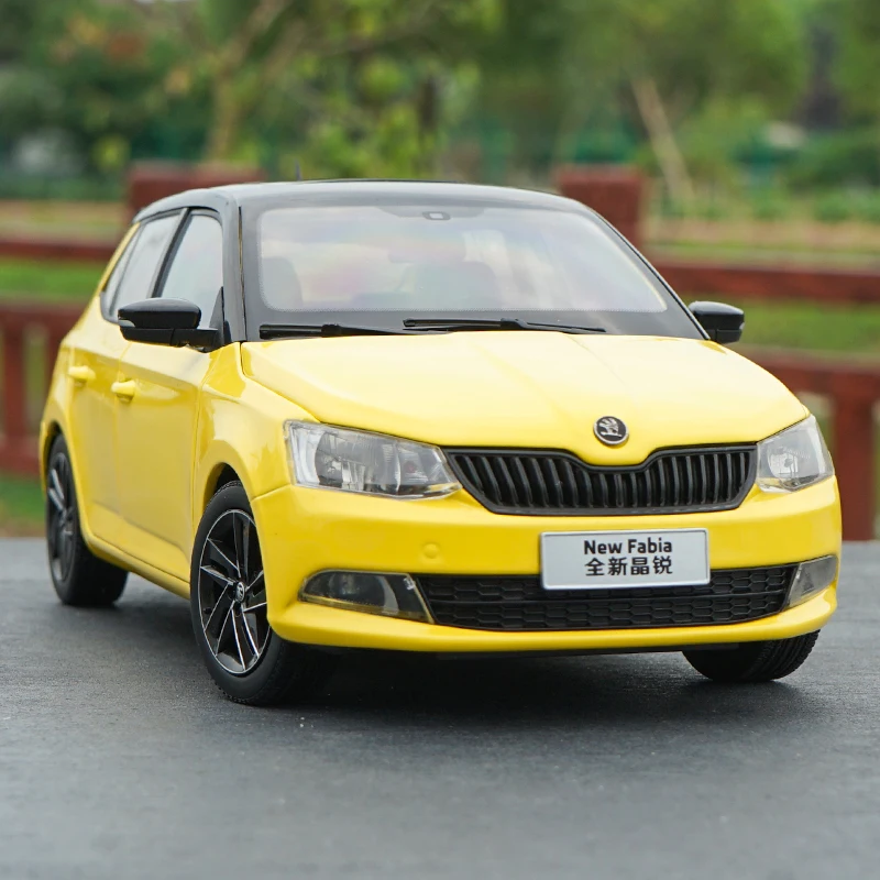 

Original factory authentic 1:18 VW Skoda NEW Fabia diecast sedan car model for toys, gift, collection