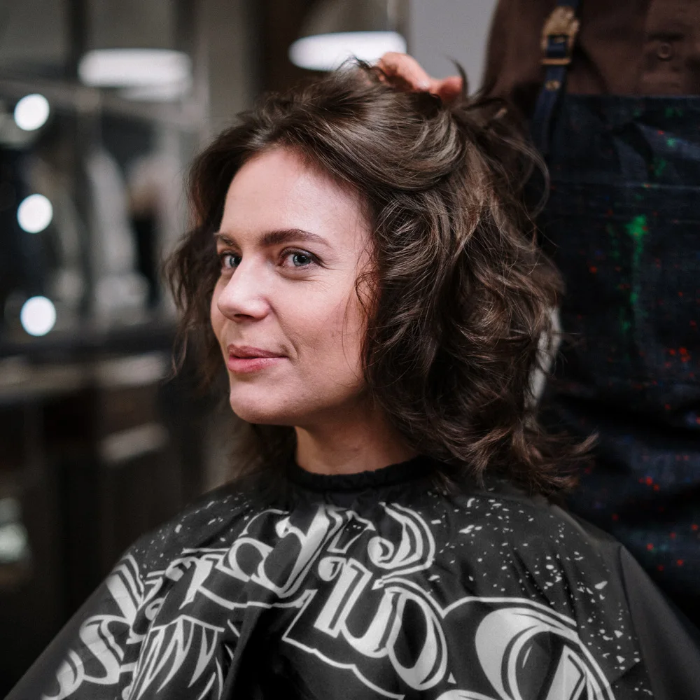 

1pc Anti-static Hair Salon Cloth Hair Dyeing Shawls Hairdressing Capes Hair Styling Apron for Barber Shop