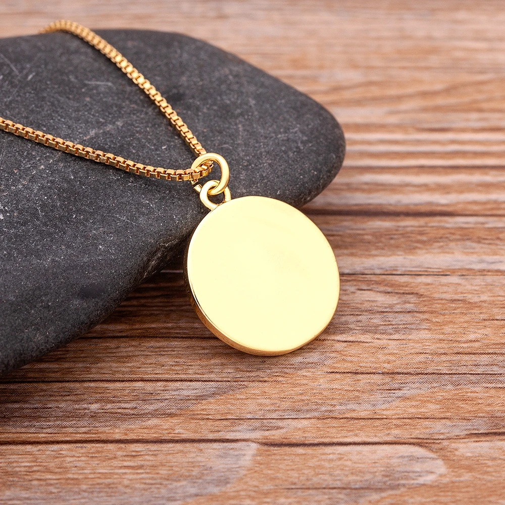 Женский ошейник с кулоном в виде сердца круглой формы |