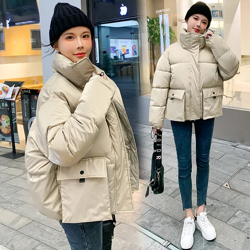 

Женская куртка с блестящим ярким лицом, толстая короткая хлопковая куртка белого цвета с воротником-стойкой, в европейском и американском с...