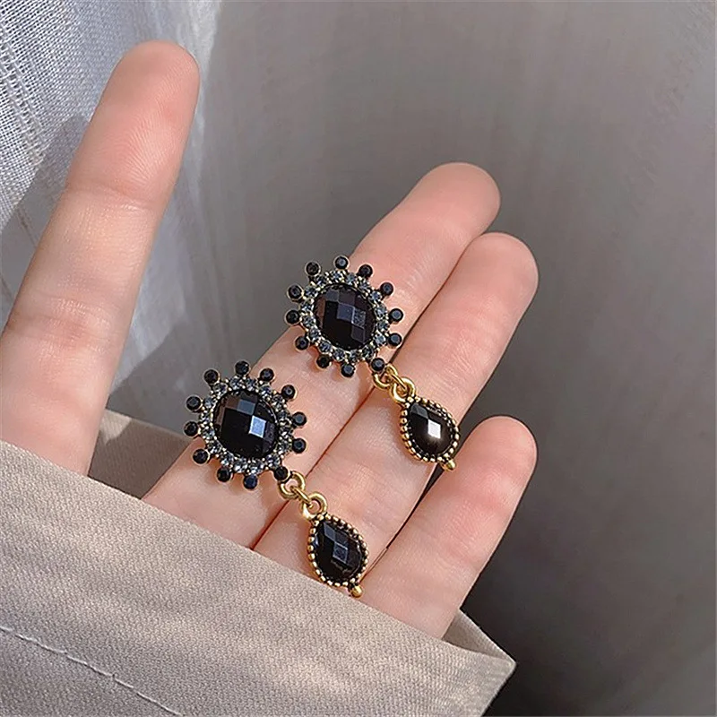 

Vintage Black Earrings For Women 2020 New Korean Palace Style Jewelry Wholesale