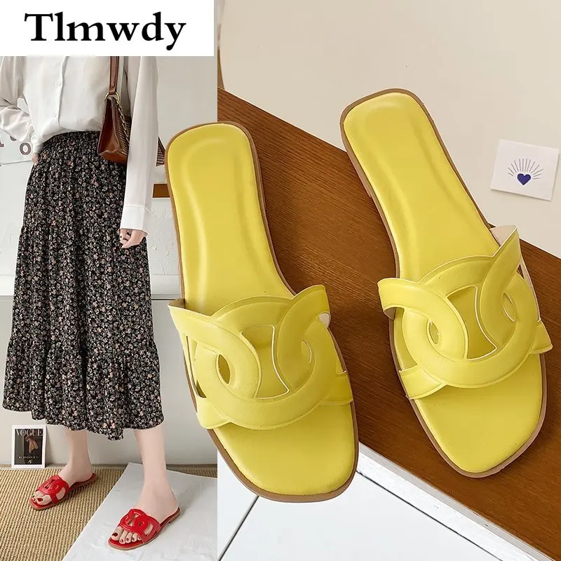 

2021 New Hollow Leather Slippers Women Fashion Summer Sandals Shoes Women Solid Outdoor Slippers Women Flat Beach Slippers