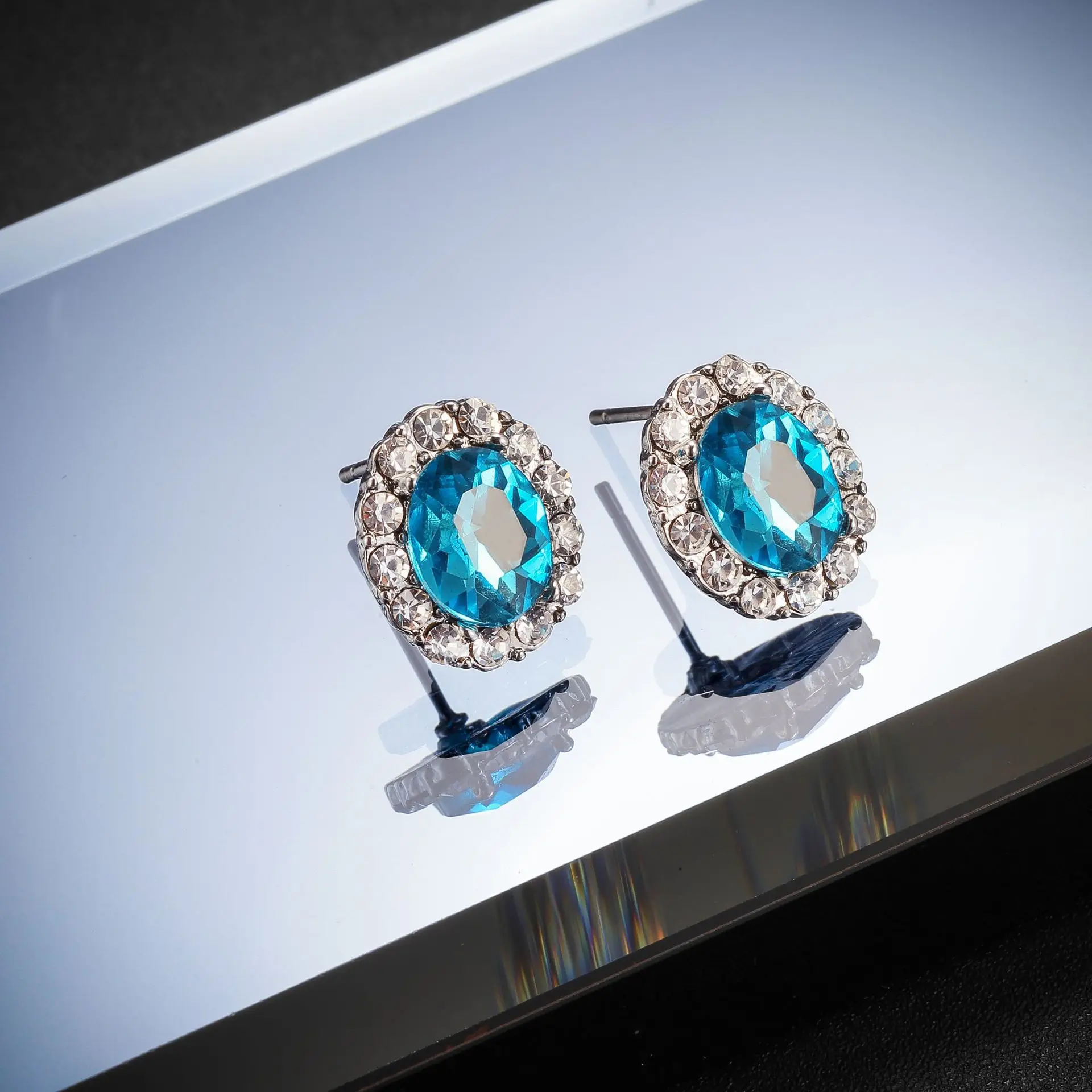 

Hh Exquisite Oval Bridal Stud Earrings for Women Blue Zircon Fashionable Elegant Simple Lady Earring Wedding Jewelry Accessories