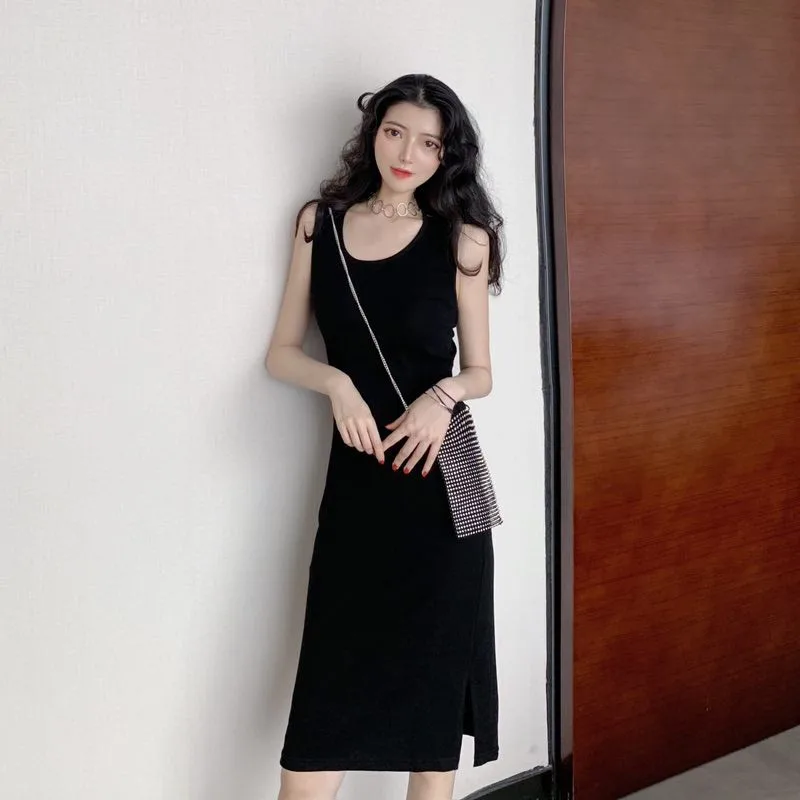 

Age reduction 2021 Hong Kong style wild beauty back camisole dress mid-length halter slim slimming dress female trend