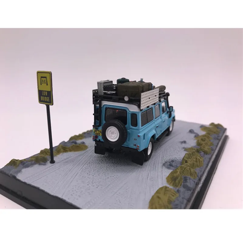 Master 1: 64 сплав модель автомобиля land rove defender 110 внедорожника с аксессуарами