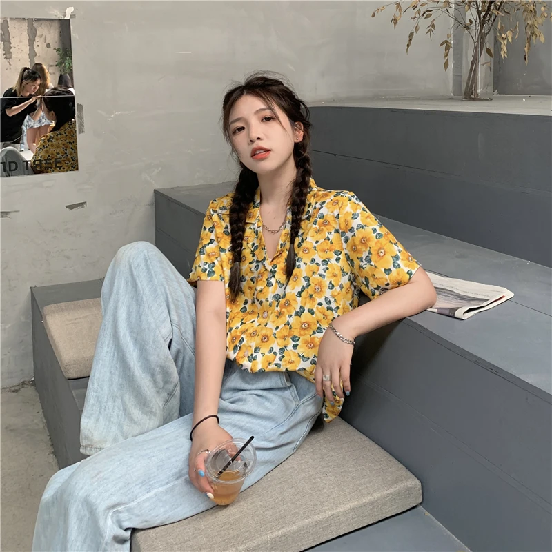 

Женская рубашка, винтажный Топ на пуговицах с цветочным принтом, топ с V-образным вырезом и коротким рукавом, летний Свободный Топ