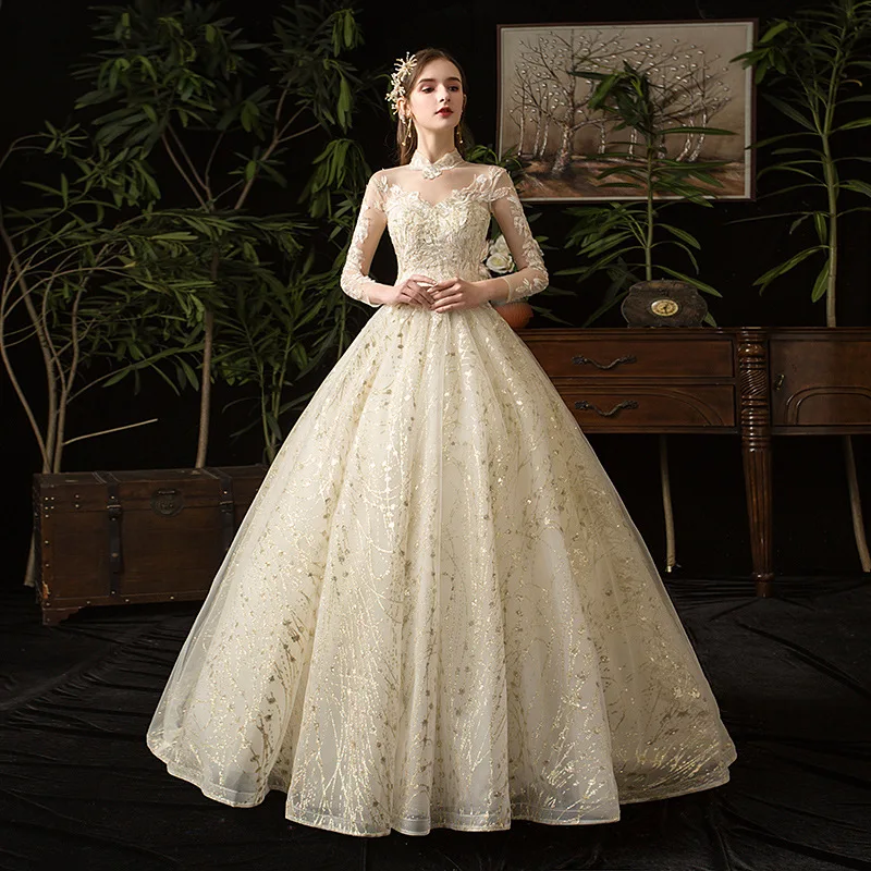 

Wedding dress 2021 new starry French retro long sleeve collar Hepburn bride Tik Tok Pompous yarn.