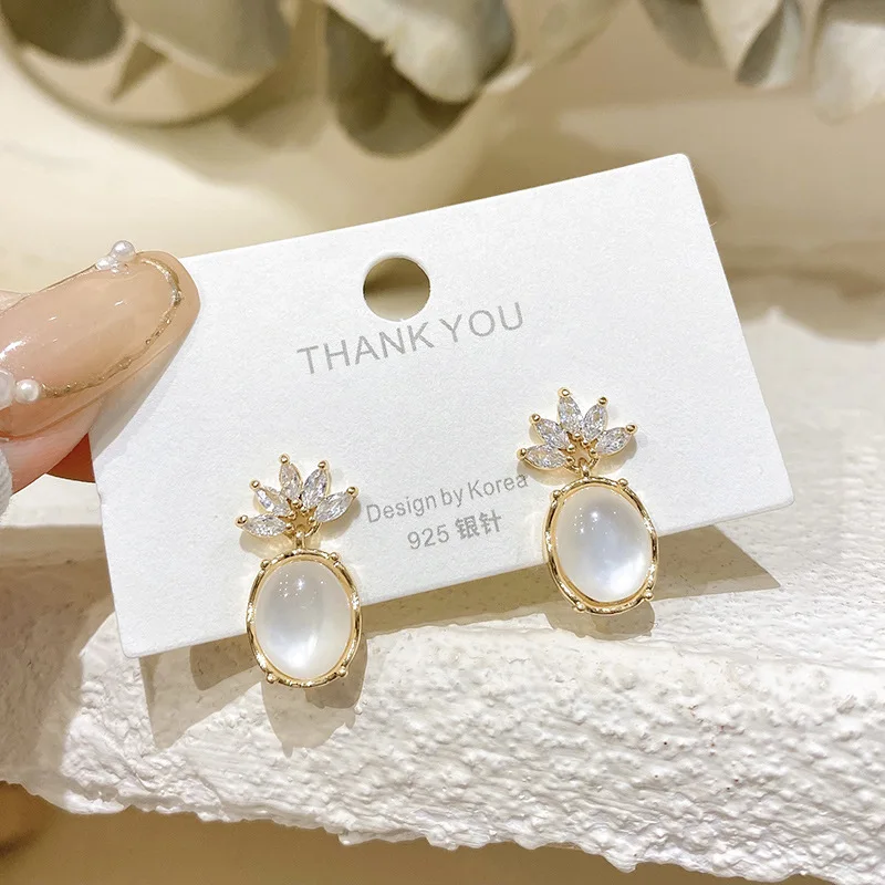 

Korean fashion personality opal pineapple earrings feminine exquisite light luxury earrings