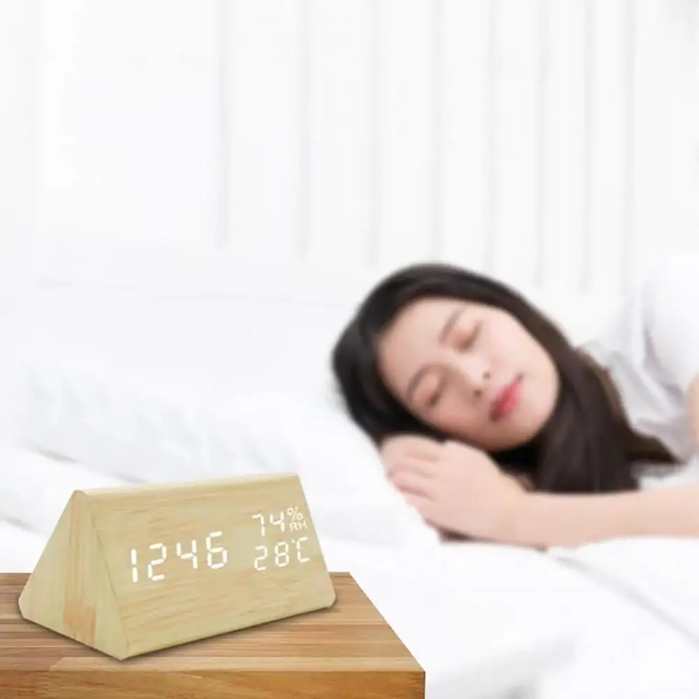 

Alarm clock electronic LED display 3 kinds of alarm clock settings adjustable temperature and humidity detection, wooden