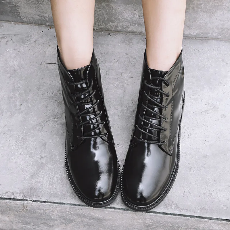 Женские короткие ботинки FEDONAS черные мотоциклетные из натуральной кожи с