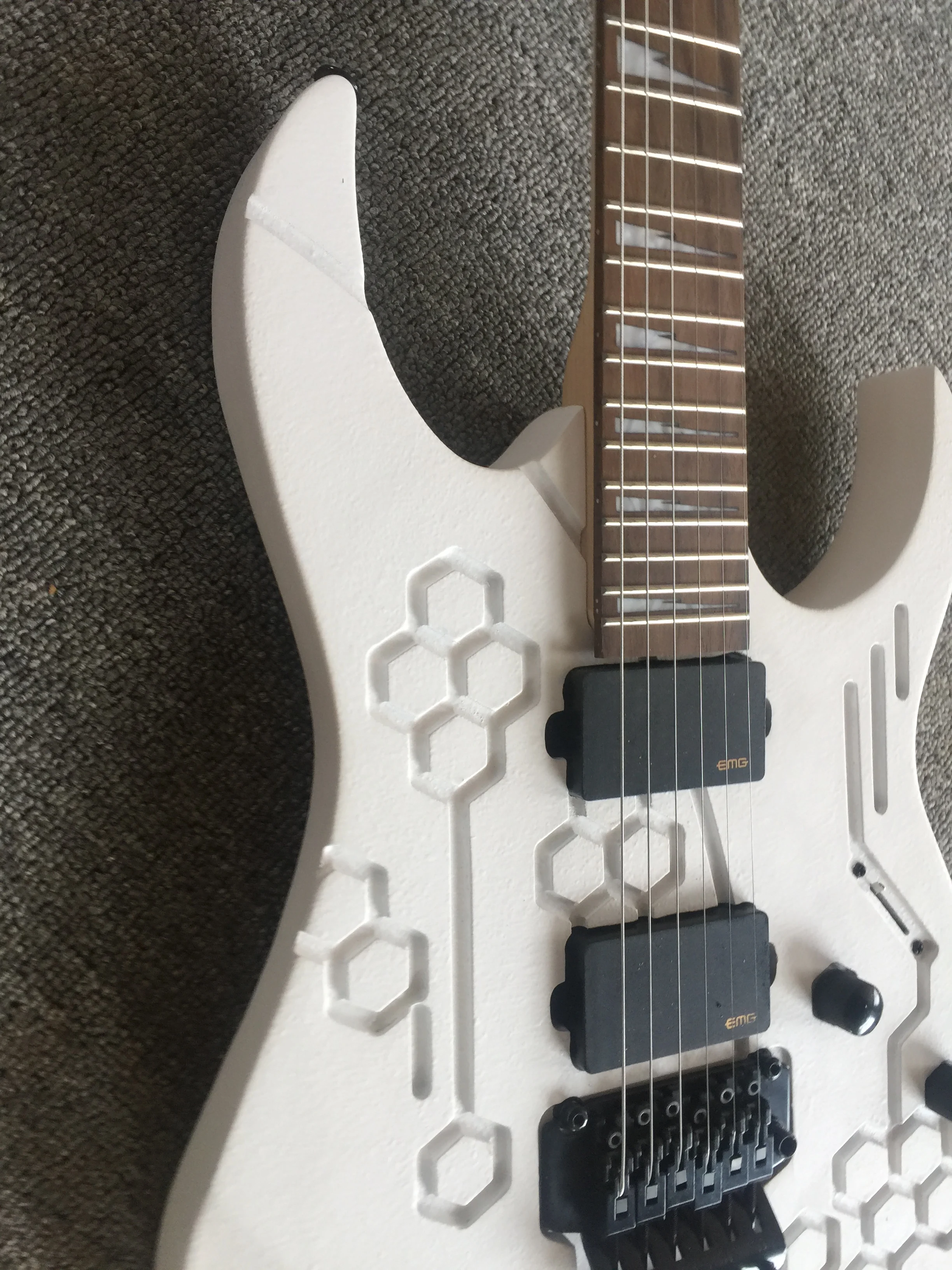 Электрическая гитара/матовая белая компьютерная гравировка шаблон