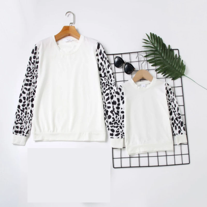 

Новинка 2021, сочетающаяся одежда для семьи, наряд для новогодних мам и детей, футболка для маленьких мальчиков и девочек, праздничная семейна...