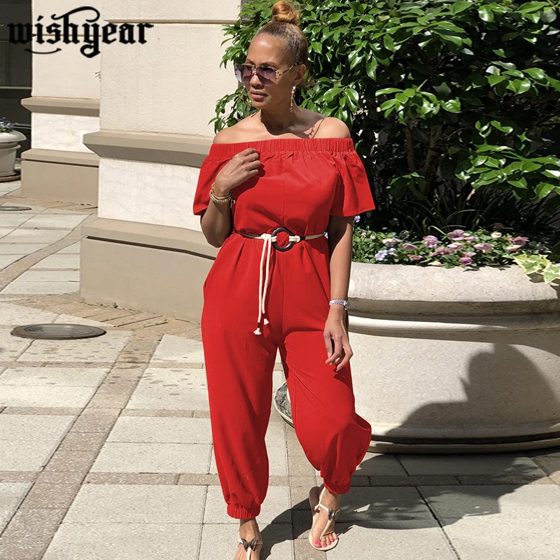 Женский спортивный комбинезон с поясом открытыми плечами и коротким рукавом