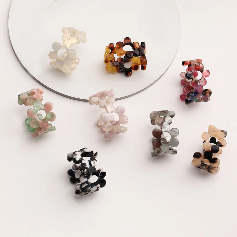 

Ins Korean Jewelry Love Ring Fashion Hollow Ring Stereo Small Flower Ring Acrylic Ring Design Sense Creative Fashion Jewelry.