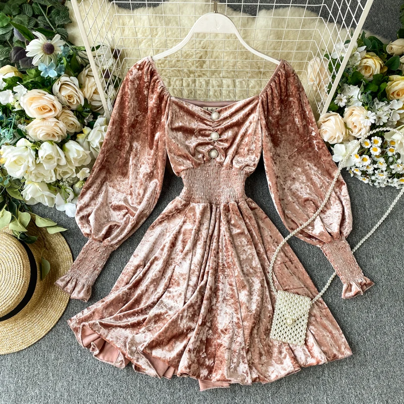 Женское винтажное бархатное платье велюровое с квадратным воротником и