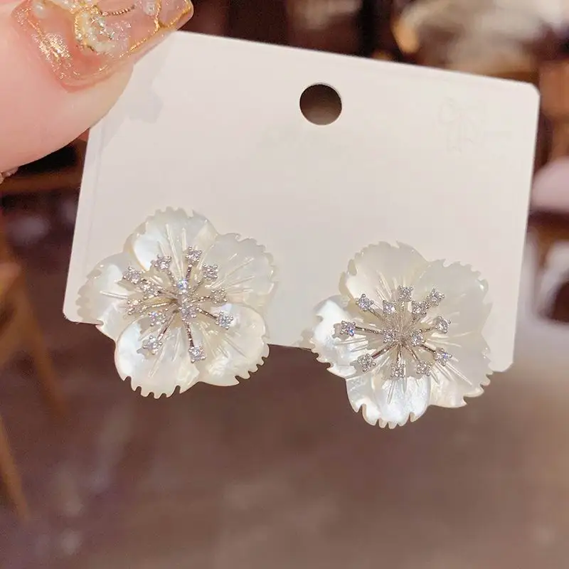 

Luxury Zircon Big Shell Flower Earrings For Women 2021 Delicate New Fashion White Earings Micro Pave Jewelry Wholesale