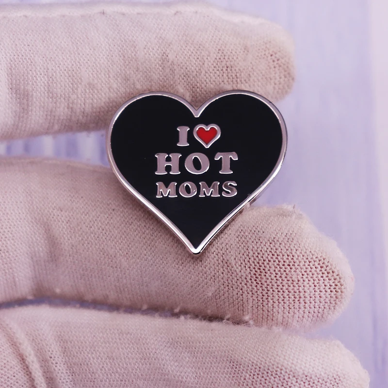 Я люблю горячих мам брошь в виде смешного юмора