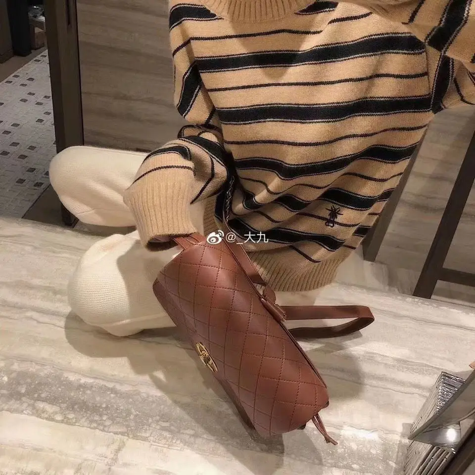 

Women's sweater high collar Xiaoxiang embroidery stripe color contrast temperament age reducing women's sweater